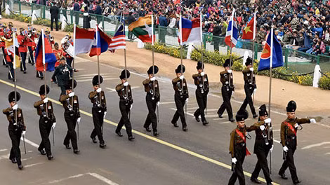 Cờ của các nước ASEAN trang trọng trong một buổi lễ tại Ấn Độ. Ảnh: hindustantimes.