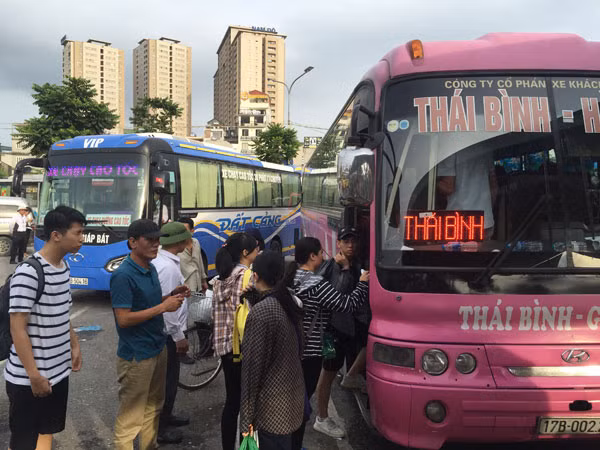 Đã có quy định xử lý nghiêm tình trạng “xe dù, bến cóc”. Đã có quy định xử lý nghiêm tình trạng “xe dù, bến cóc”.