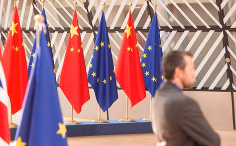 EU thận trọng hơn trong mối quan hệ với Trung Quốc. EU thận trọng hơn trong mối quan hệ với Trung Quốc.