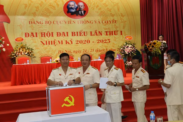 Đại hội bỏ phiếu bầu BCH Đảng bộ Cục Viễn thông & Cơ yếu nhiệm kỳ mới 2020-2025. Đại hội bỏ phiếu bầu BCH Đảng bộ Cục Viễn thông & Cơ yếu nhiệm kỳ mới 2020-2025.