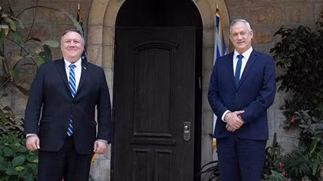 Ngoại trưởng Hoa Kỳ Mike Pompeo và ông Benny Gantz (Thủ tướng luân phiên của Israel), tại Jerusalem, ngày 13-5.
