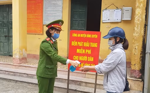 Nữ cán bộ Công an tận tụy với công tác khám chữa bệnh ảnh 3