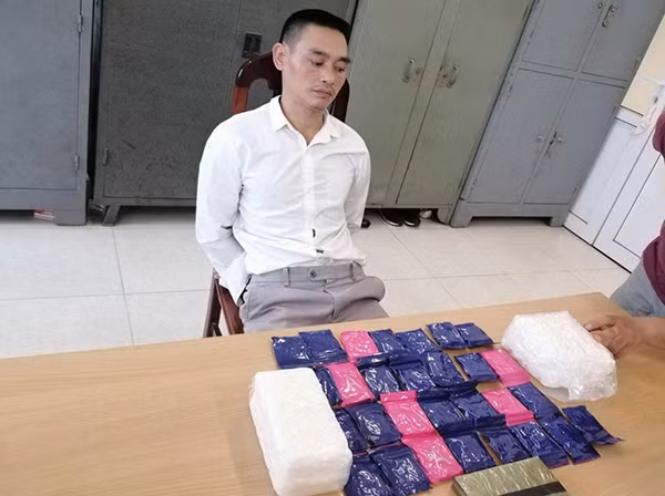 Đối tượng Hạnh và tang vật vụ án.