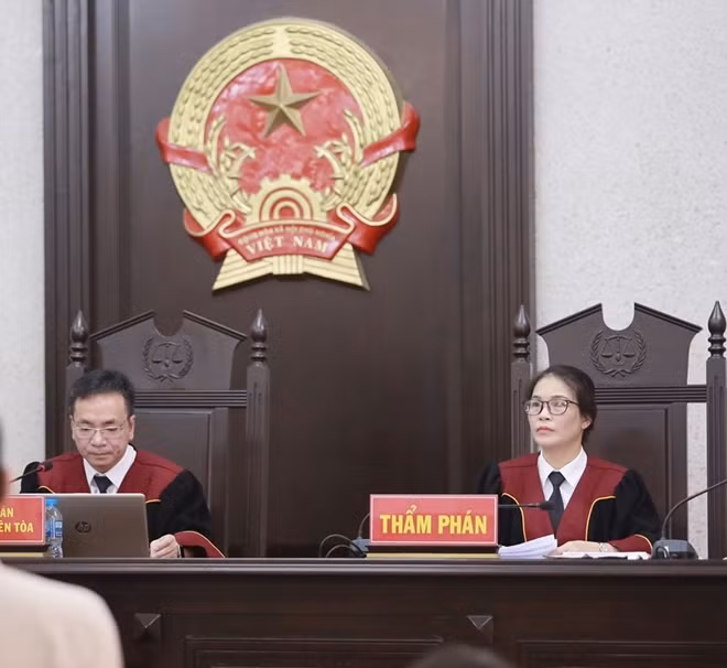 Hội đồng xét xử.