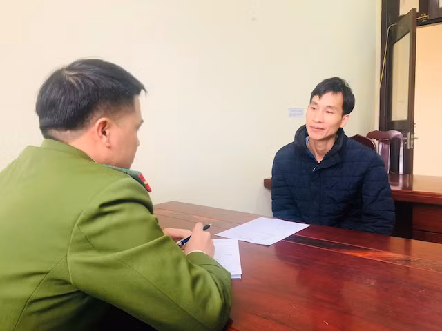 Đối tượng Lộc Văn Đội tại cơ quan điều tra. Đối tượng Lộc Văn Đội tại cơ quan điều tra.