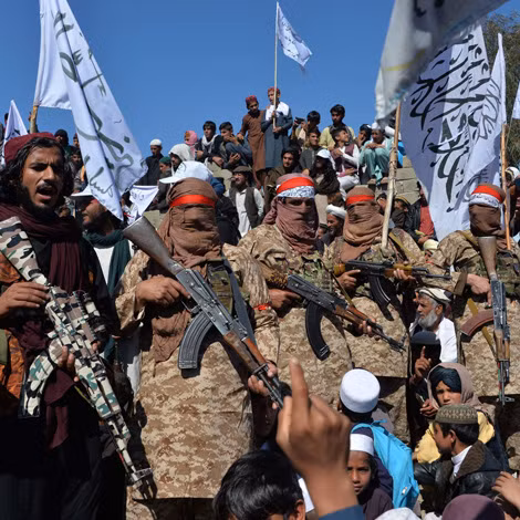 Đã có những tay súng Taliban bắt đầu giao nộp vũ khí.
