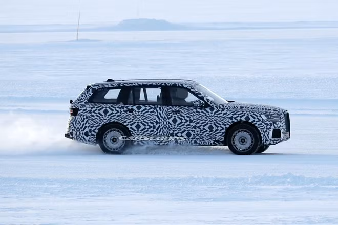 Mẫu SUV này được cho là sử dụng chung khối động cơ với mẫu sedan Senat.