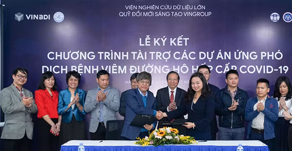 Sáng ngày 20/2, Tập đoàn Vingroup đã chính thức ký kết tài trợ tổng kinh phí 20 tỷ đồng cho 3 dự án nghiên cứu ứng phó nhanh với dịch viêm đường hô hấp cấp do chủng mới của virus corona (COVID-19).
