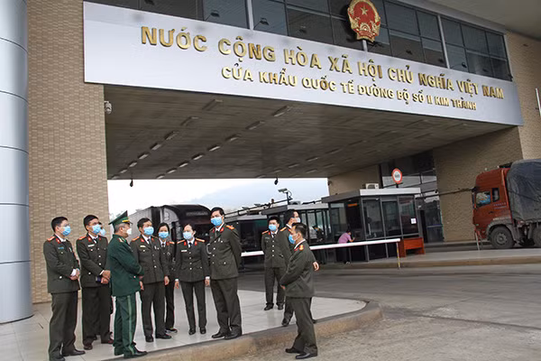 Đoàn công tác kiểm tra công tác phòng dịch tại Cửa khẩu quốc tế Kim Thành...