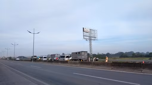 Tông xe liên hoàn trên cao tốc, nhiều người hoảng loạn