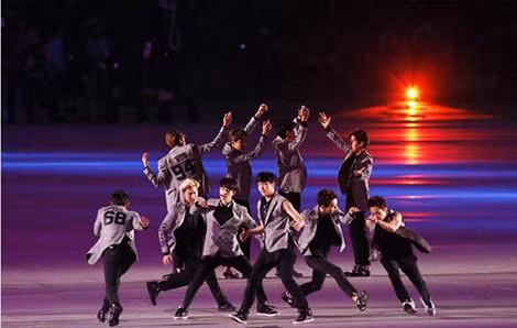 Với 9 thành viên, nhóm nhạc nam Hàn Quốc Exo phát hành âm nhạc bằng nhiều ngôn ngữ và được mệnh danh là “các vị vua của K-pop”. Với 9 thành viên, nhóm nhạc nam Hàn Quốc Exo phát hành âm nhạc bằng nhiều ngôn ngữ và được mệnh danh là “các vị vua của K-pop”.