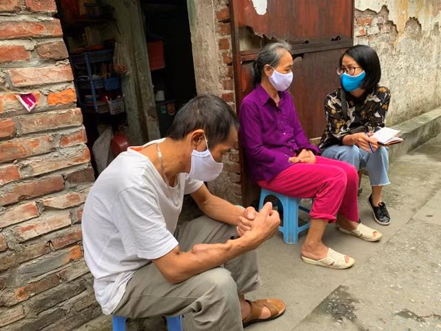 Người dân xóm chạy thận gặp nhiều khó khăn trong những ngày đại dịch. Người dân xóm chạy thận gặp nhiều khó khăn trong những ngày đại dịch.