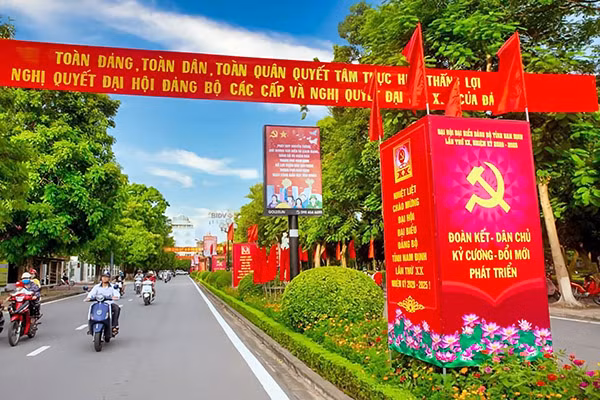 Phấn đấu đến năm 2030, TP Nam Định cơ bản đạt một số chức năng trung tâm vùng Nam đồng bằng sông Hồng. Phấn đấu đến năm 2030, TP Nam Định cơ bản đạt một số chức năng trung tâm vùng Nam đồng bằng sông Hồng.
