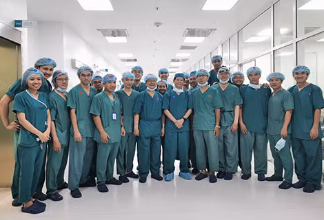 Kíp mổ cho hai bé Trúc Nhi - Diệu Nhi.