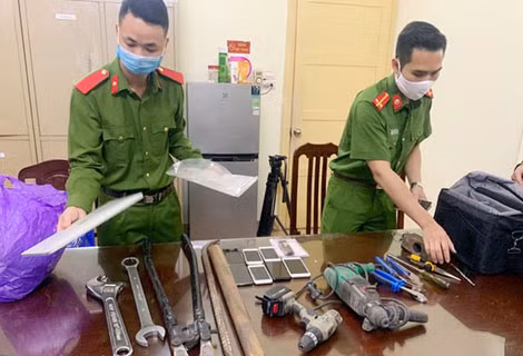 Tang vật của cặp anh em “siêu trộm” sử dụng để đột nhập các cửa hàng điện máy, cầm đồ, cửa hàng tiện ích....