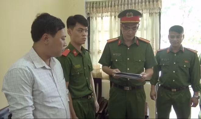 Thi hành lệnh bắt tạm giam đối tượng Lê Mai Sáng.