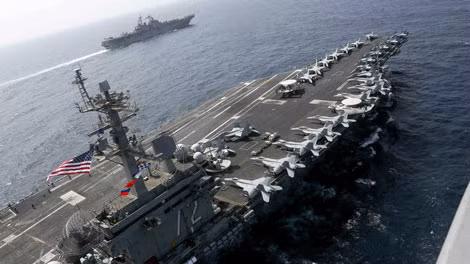 Tàu sân bay USS Abraham Lincoln của Mỹ trên biển Arab tháng 5-2019. Tàu sân bay USS Abraham Lincoln của Mỹ trên biển Arab tháng 5-2019.