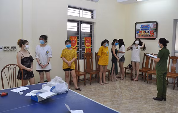 Ảnh các đối tượng tại cơ quan Công an.