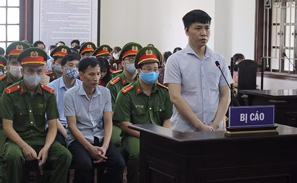 Bị cáo Đỗ Mạnh Tuấn bị đề nghị mức án cao nhất của 2 tội từ 10 - 12 năm tù.