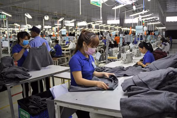 “May mặc là một trong những ngành đang gặp phải khó khăn, thiệt hại do ảnh hưởng bởi dịch COVID-19”.