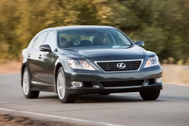 Gần 700 nghìn xe Toyota và Lexus bị triệu hồi liên quan đến lỗi bơm nhiên liệu.