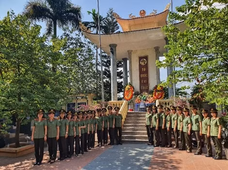 Đẩy mạnh nghiên cứu khoa học công nghệ phục vụ đắc lực công tác, chiến đấu ảnh 5