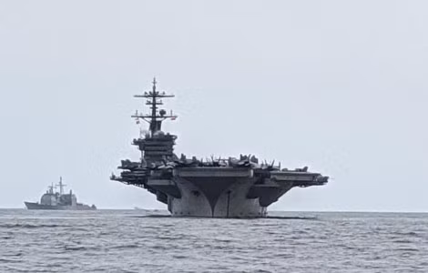 Tàu sân bay USS Theodore Roosevelt tại cảng Tiên Sa, Đà Nẵng. ảnh: US Navy. Tàu sân bay USS Theodore Roosevelt tại cảng Tiên Sa, Đà Nẵng. ảnh: US Navy.
