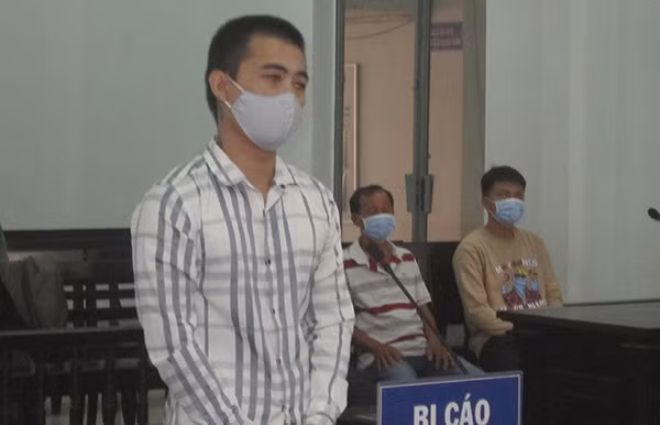 Bị cáo Huỳnh Trung Hiếu tại tòa. Bị cáo Huỳnh Trung Hiếu tại tòa.