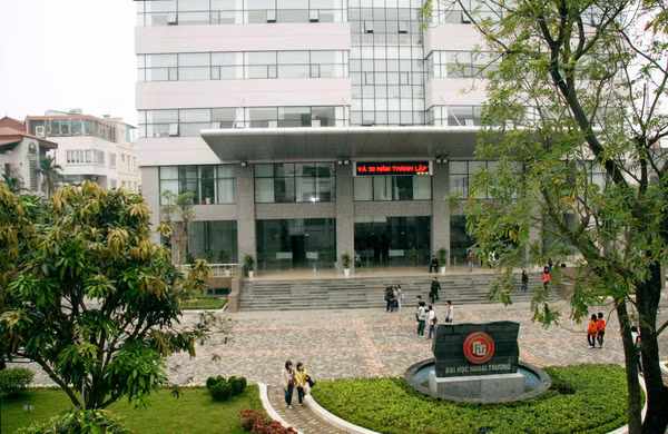 Trường Đại học Ngoại thương.