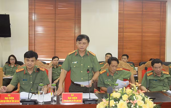 Giám đốc Công an tỉnh Lạng Sơn đề xuất một số giải pháp về giải ngân vốn đầu tư công có trọng điểm tại địa phương. Giám đốc Công an tỉnh Lạng Sơn đề xuất một số giải pháp về giải ngân vốn đầu tư công có trọng điểm tại địa phương.