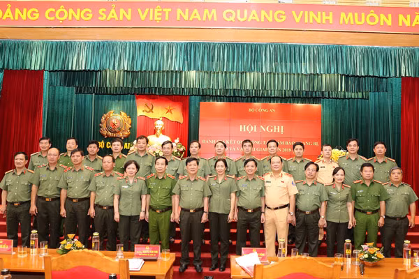 Thứ trưởng Nguyễn Văn Sơn và các đại biểu dự Hội nghị. Thứ trưởng Nguyễn Văn Sơn và các đại biểu dự Hội nghị.