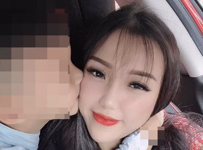 Hoàng Nguyễn Minh Hằng, đối tượng cầm đầu đường dây ma túy liên tỉnh bị phòng CSĐT tội phạm về ma túy Công an tỉnh Thừa Thiên Huế bắt giữ. Hoàng Nguyễn Minh Hằng, đối tượng cầm đầu đường dây ma túy liên tỉnh bị phòng CSĐT tội phạm về ma túy Công an tỉnh Thừa Thiên Huế bắt giữ.