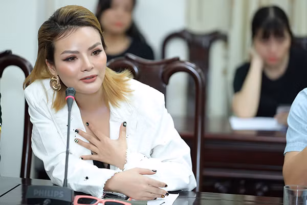 Ca sĩ Cát Tiên dành giải quán quân dòng nhạc nhẹ 2018. Ca sĩ Cát Tiên dành giải quán quân dòng nhạc nhẹ 2018.