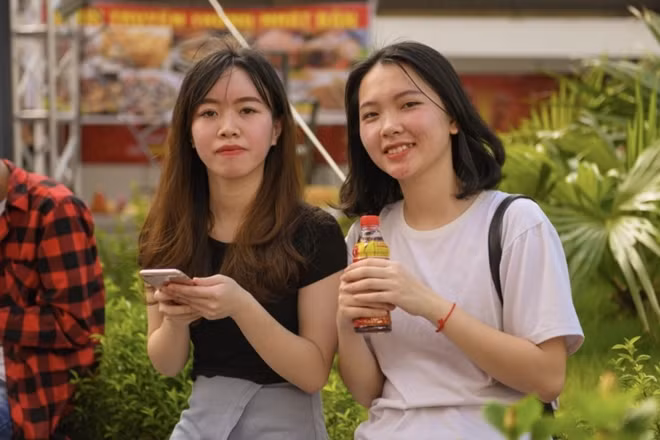 Giới trẻ đang bảo vệ bản thân và gia đình bằng thức uống thảo mộc tự nhiên giúp thanh nhiệt cơ thể.