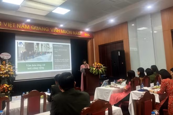 Bài thuyết trình của cán bộ nữ Cục Đối ngoại về văn hóa Pháp.