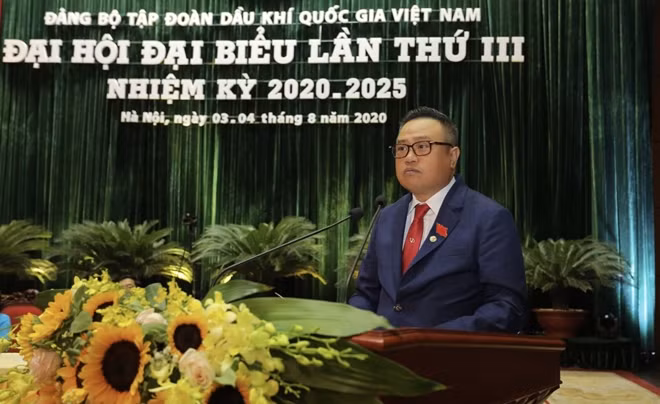 Đồng chí Trần Sỹ Thanh trình bày diễn văn khai mạc Đại hội.