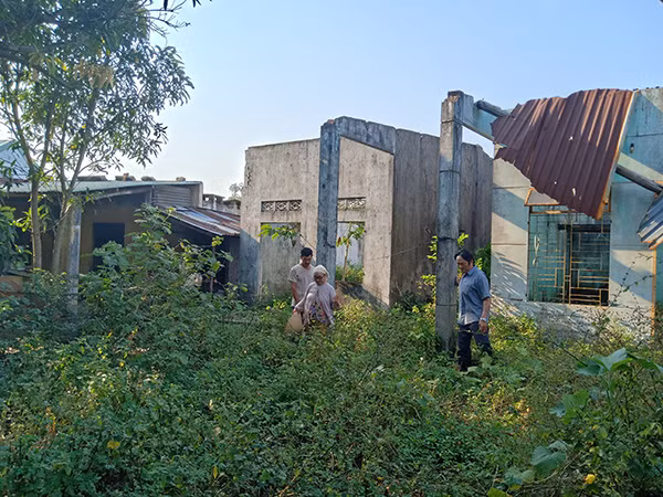 Đất bỏ hoang, nhà cửa xuống cấp của người dân tại dự án Làng ĐH Đà Nẵng.