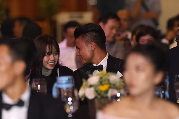 Quang Hải và bạn gái Huỳnh Anh tại gala Quả bóng Vàng 2019. Ảnh: HP. Quang Hải và bạn gái Huỳnh Anh tại gala Quả bóng Vàng 2019. Ảnh: HP.