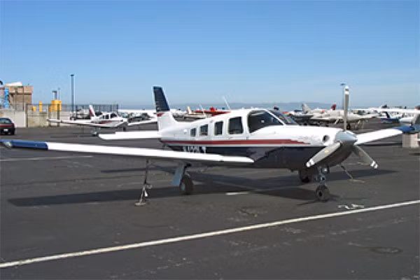 Một chiếc máy bay cỡ nhỏ Piper PA32.