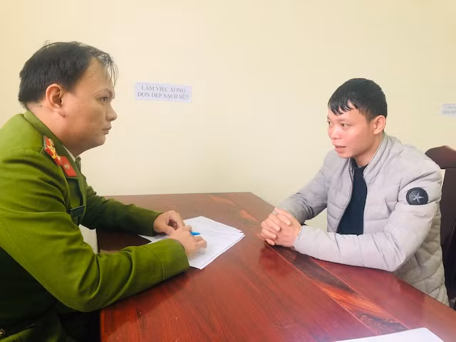 Đối tượng Lý Văn Quang tại cơ quan điều tra. Đối tượng Lý Văn Quang tại cơ quan điều tra.