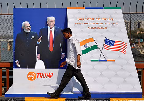 Áp phích về chuyến công du Ấn Độ của Tổng thống Donald Trump. Áp phích về chuyến công du Ấn Độ của Tổng thống Donald Trump.