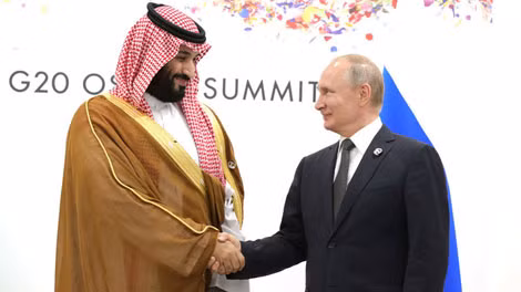 Nga và Saudi Arabia là những nhân tố chủ chốt trong cuộc chiến giá dầu. Ảnh: Moscowtimes.