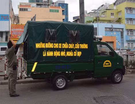 Dàn xe mô tô, xe phục vụ tuần tra và xe chữa cháy mini để chữa cháy kịp thời trên địa bàn phường.