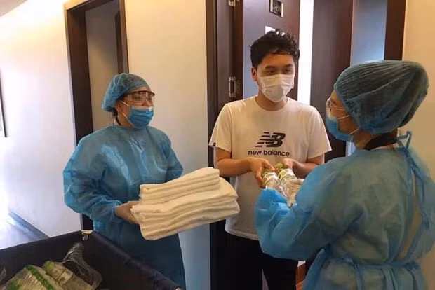Việc thực hiện cách ly tại khách sạn được giám sát và đảm bảo quy định về y tế.