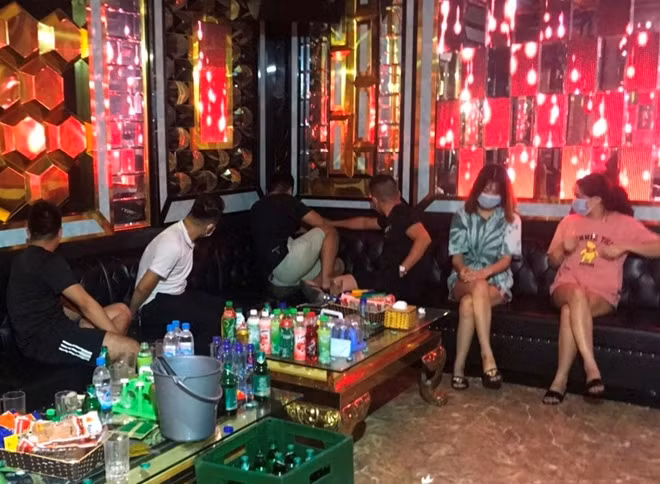 ...và xử phạt nhiều trường hợp vi phạm phòng chống dịch.