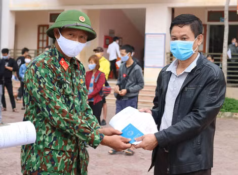 Anh Đinh Văn Tiến gửi lời cảm ơn lực lượng Công an, Quân đội, Y tế đã rất tận tình, chăm lo cho bà con.