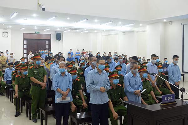 Các bị cáo tại phiên xử. Các bị cáo tại phiên xử.