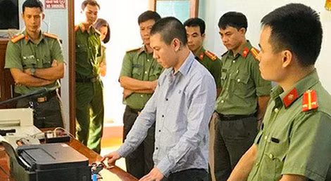 Đối tượng Huy cầm đầu đường dây sản xuất tiền giả ở Đắk Nông. Đối tượng Huy cầm đầu đường dây sản xuất tiền giả ở Đắk Nông.