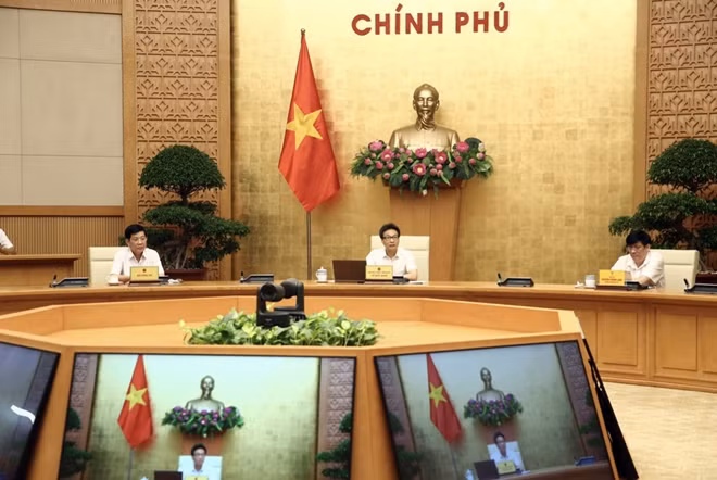 Phó Thủ tướng Vũ Đức Đam: Tinh thần luôn sẵn sàng chống dịch phải được duy trì liên tục, không được lơi lỏng.