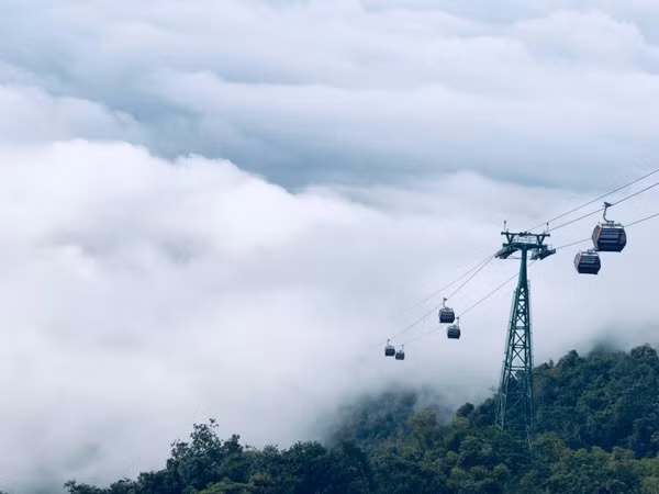 Dịp lễ 30/4 này và Lễ vía Bà, tết Đoan Ngọ sắp tới, khi Sun World BaDen Mountain trở lại với tuyến cáp Chùa Hang mở cửa lại vào ngày 27/4 và tuyến cáp Vân Sơn mở cửa vào 30/4 sau thời gian tạm nghỉ chung tay cùng cả nước phòng dịch COVID-19, chắc chắn là điểm đến mà bạn không thể bỏ qua, một chuyến du ngoạn và hành hương an lành, đáng quý trong những tháng ngày này.